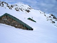 06 Baita del Giacomo sommersa dalla neve